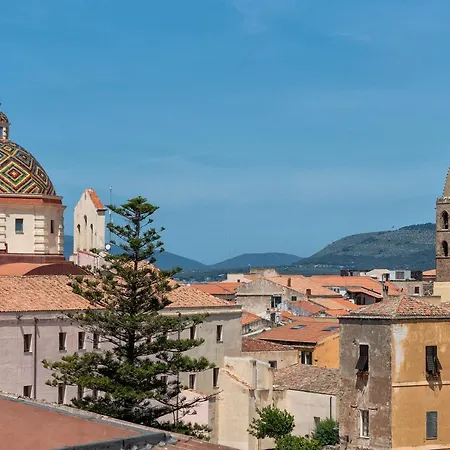 Amazing Views Of Old Town And The Sea *